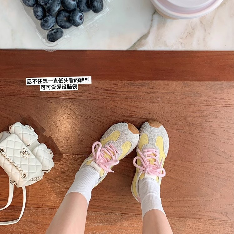 [Chao Bunan] super caliente dulce pequeño lindo ~ pequeña cabeza inclinada dentro de la altura de los zapatos deportivos casuales de entrenamiento de la mujer zapatos Gump