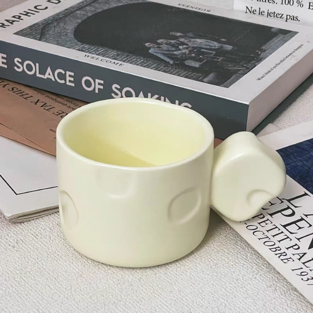 Hermosa taza creativa taza Linda taza de café de cerámica ins taza de agua plato femenino de alto aspecto regalo de cumpleaños