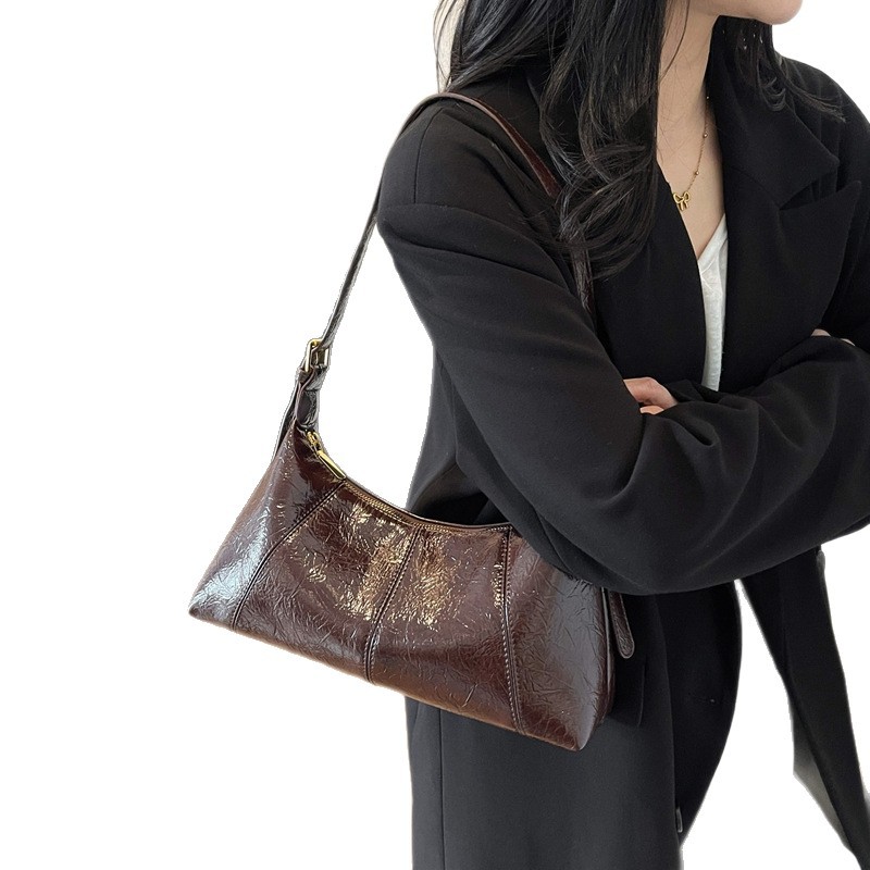 简约感洋气腋下包包女2025秋冬新款复古休闲单肩包小众通勤法棍包