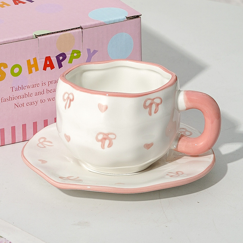 Hermoso conjunto de tazas de café y platos Regalos comerciales Irregulares tazas de desayuno transfronterizas de cerámica Pastoral pintada a mano esmaltada
