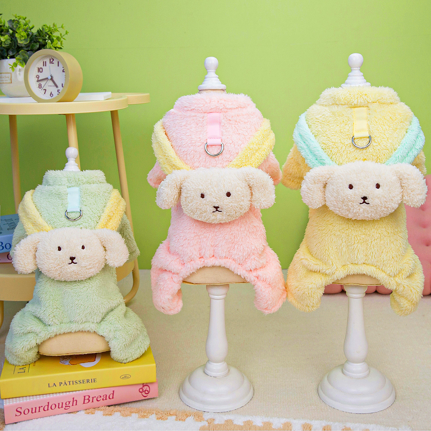 Ropa de mascotas de invierno caliente dorso de perro de doble cara con hebilla de tracción de cuatro piernas ropa de terciopelo cachorro invierno