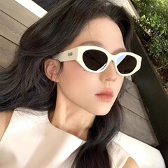 2025新款猫眼白色墨镜女款潮方圆脸遮颧骨显脸小夏季遮阳太阳眼镜