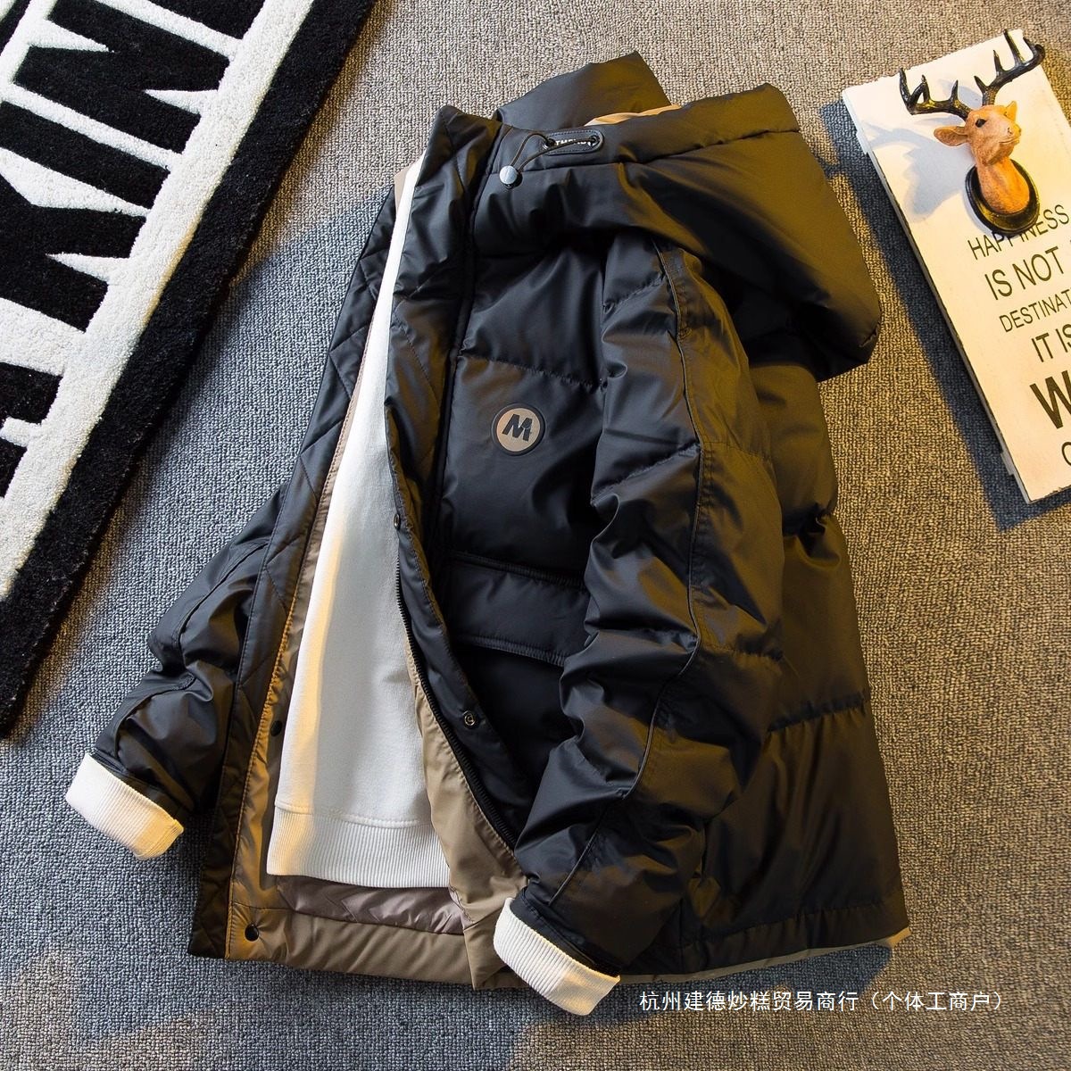 Men's winter short down jacket for leisure with hood