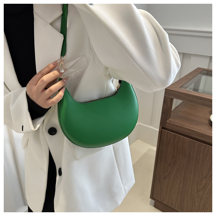 197g Weight Synthetic Leather Lining Material Sewing Thread Fashion Element Zipper Closure Type Single Shoulder Strap Strap Type Shoulder Bag Bags Type Daily Occasion Pu Leather Material Solid Color Pattern All Seasons Season Women's Gender Streetwear Style Square Shape Small Size Women's Small Pu Leather Solid Color Streetwear Sewing Thread Square Zipper Shoulder Bag 21