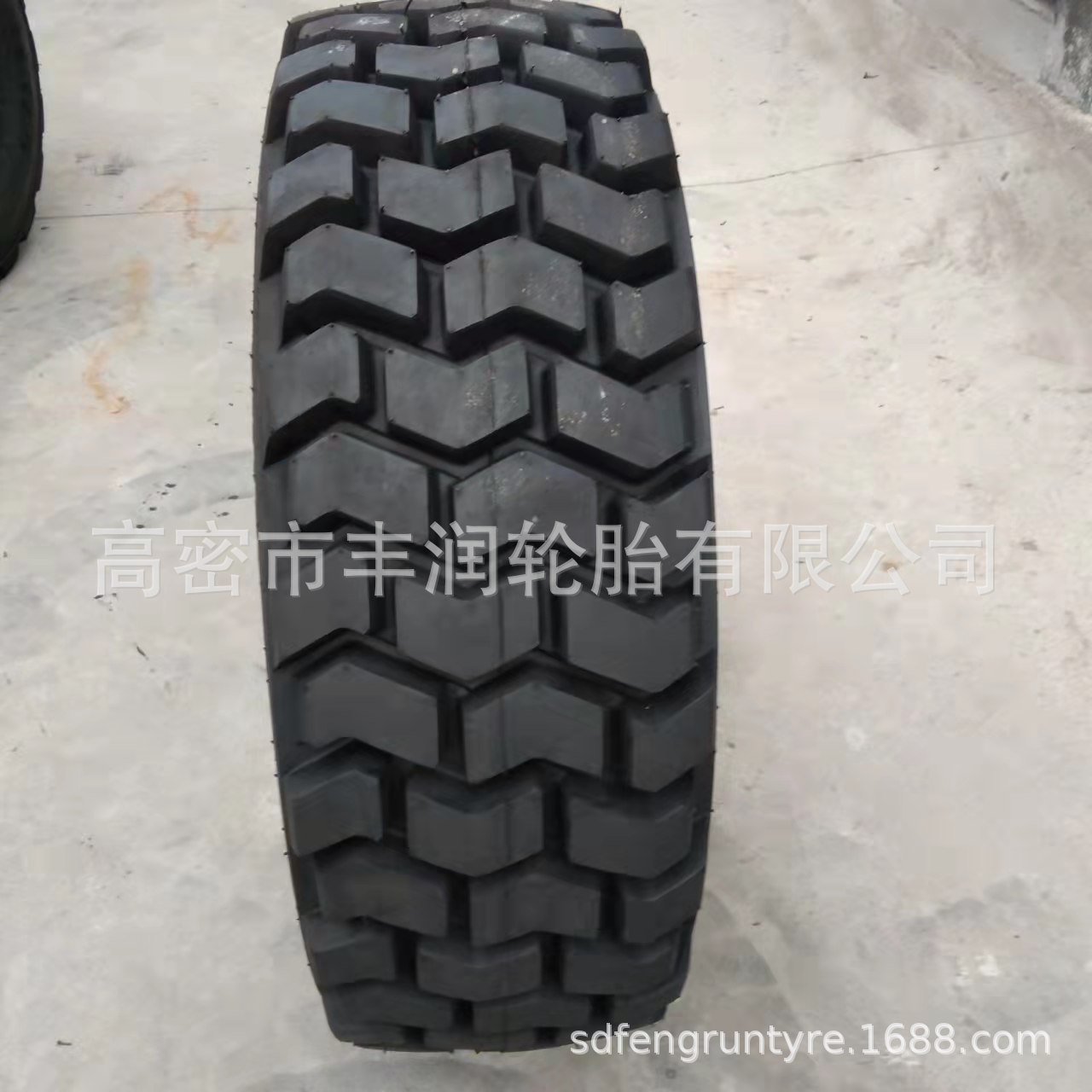 工程轮胎12.5/80-18  真空胎L-4花纹 滑移装载机轮胎12.5/80-18