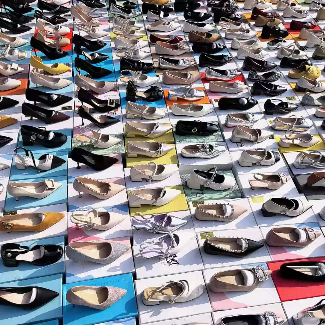 Популярные туфли на высоком каблуке, новый летний стиль, заостренный носок, неглубокий вырез, модные туфли-стилеты для банкетов, женские туфли на высоком каблуке