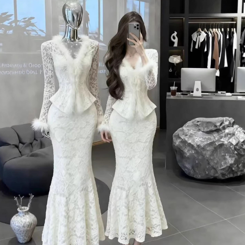 Elegant and Refined Style Waist-Cinching Lace Top and Fishtail Skirt Women's Outfit, New for Spring 2026, Stunning Set for Important Occasions