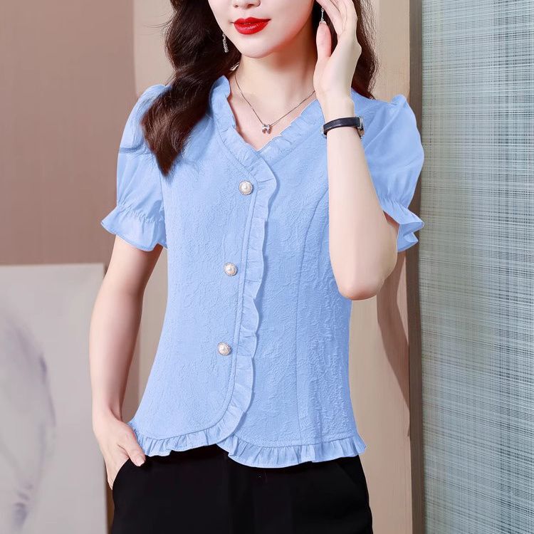 新中国式vネックのシフォンのシャツの女性2025夏の新型のデザイン感の木の耳元は半袖の小さいシャツを合わせます。|undefined