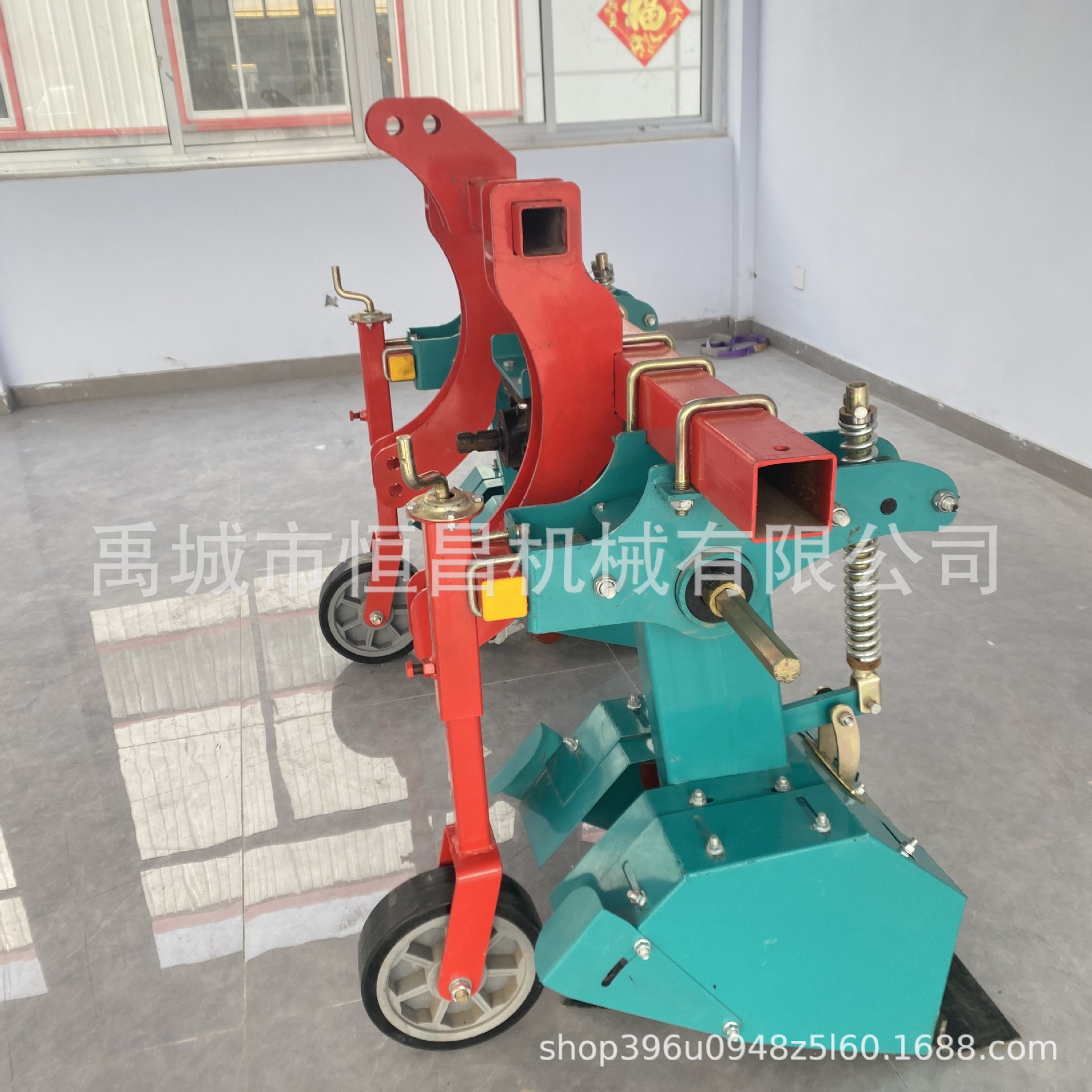 高粱地中耕除草机