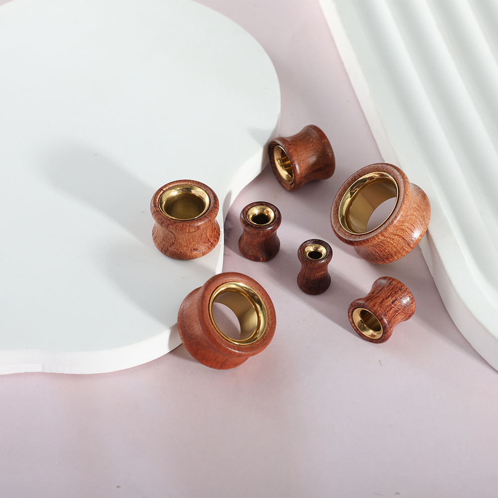 Pointed titanium steel lip stud product view