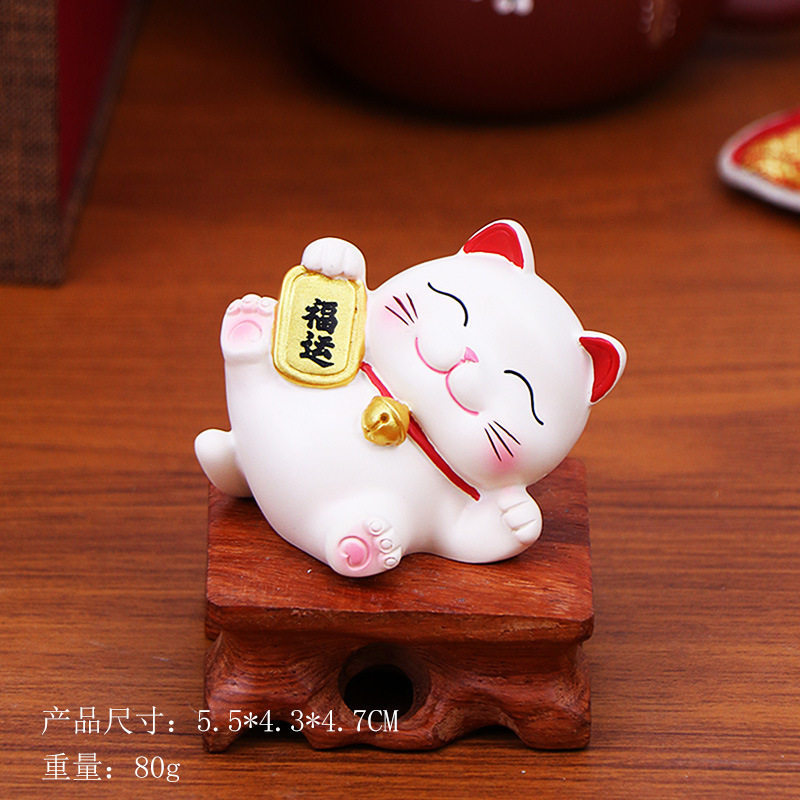 2026 New Car Ornament: Cute Fortune Cat Decoration for Car, Creative Center Console Car Interior Accessory, Internet Sensation