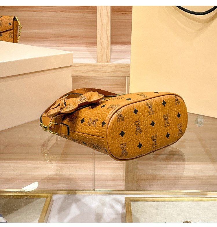 Vegetable Basket 2024 New Fashionable, Small and Elegant, High Grade Feeling Handbill, Shoulder Crossbody Bag for Women_voghion.com