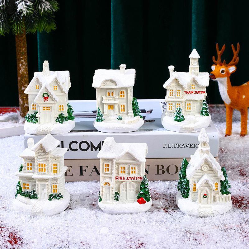 アマゾンの新しいクリスマス装飾樹脂の小さい家の小さい景観のクリスマスのアイデアの白い発光の小さい家のプレゼント|undefined