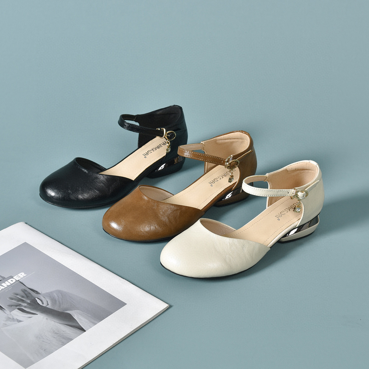 Sandal nữ da thật mũi kín quai ngang gót vuông thấp — đen