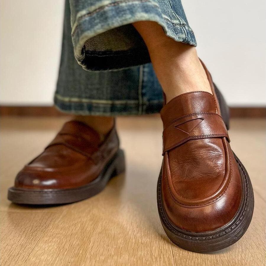 Giày lười nữ da thật Anh, mũi tròn, gót thấp 3–5 cm, đế bằng — màu đen