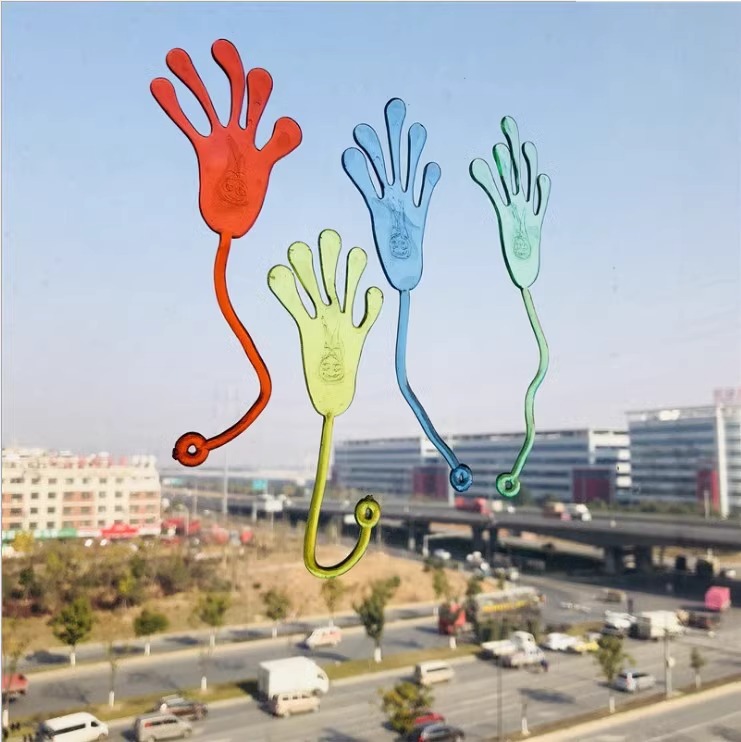 Juguetes nostálgicos para niños elásticos al por mayor palma pegajosa extensible palma escalada de pared palma de juguetes de toda la persona