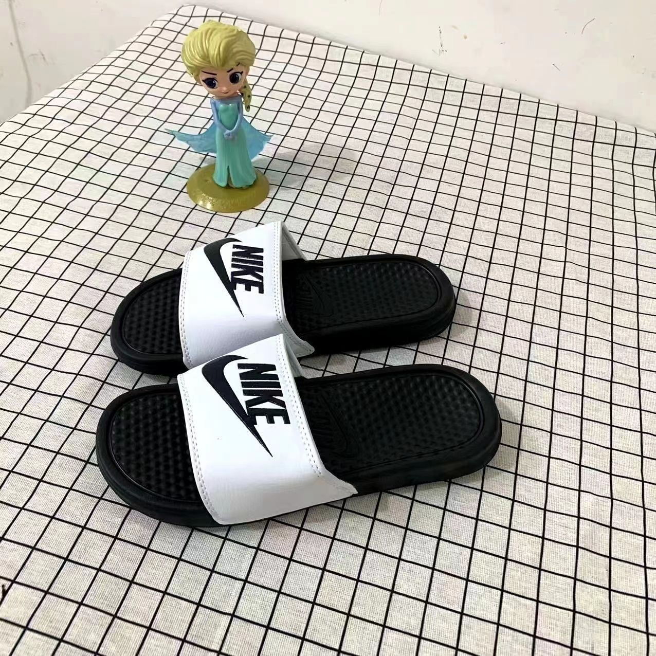 Nuevo gancho deportivo verano barroco pareja aj pantuflas hombres y mujeres playa antideslizante