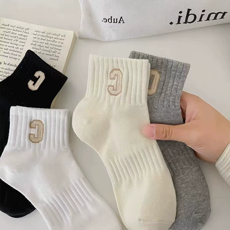 Женские летние тонкие короткие носки с буквой C, спортивные носки, модные носки, нескользящие носки-лодочки, обтягивающие талию, дышащие впитывающие пот студенческие носки.