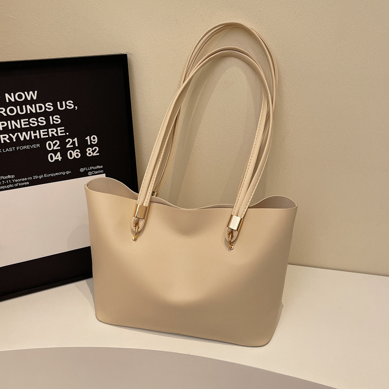 Bolsa de compras relajada para mujeres 2024 nueva moda europea y americana simple atmósfera bolsa de hombro de cuero suave sensación de viaje bolsa