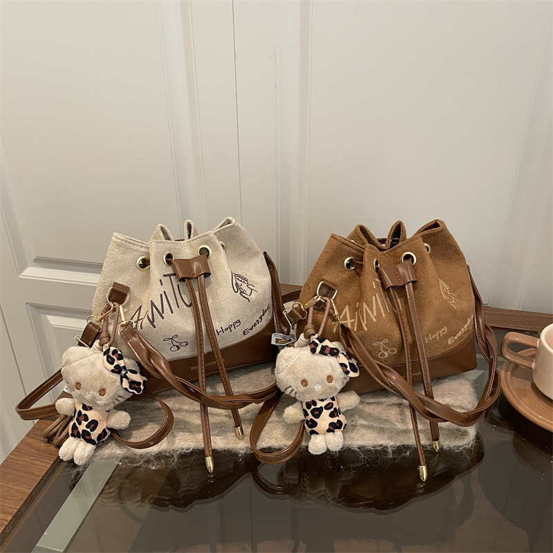 2025 Winter Niche Women's Shoulder Crossbody Bag Casual Personality Simple Bucket Bag Fashion Trend New Bag