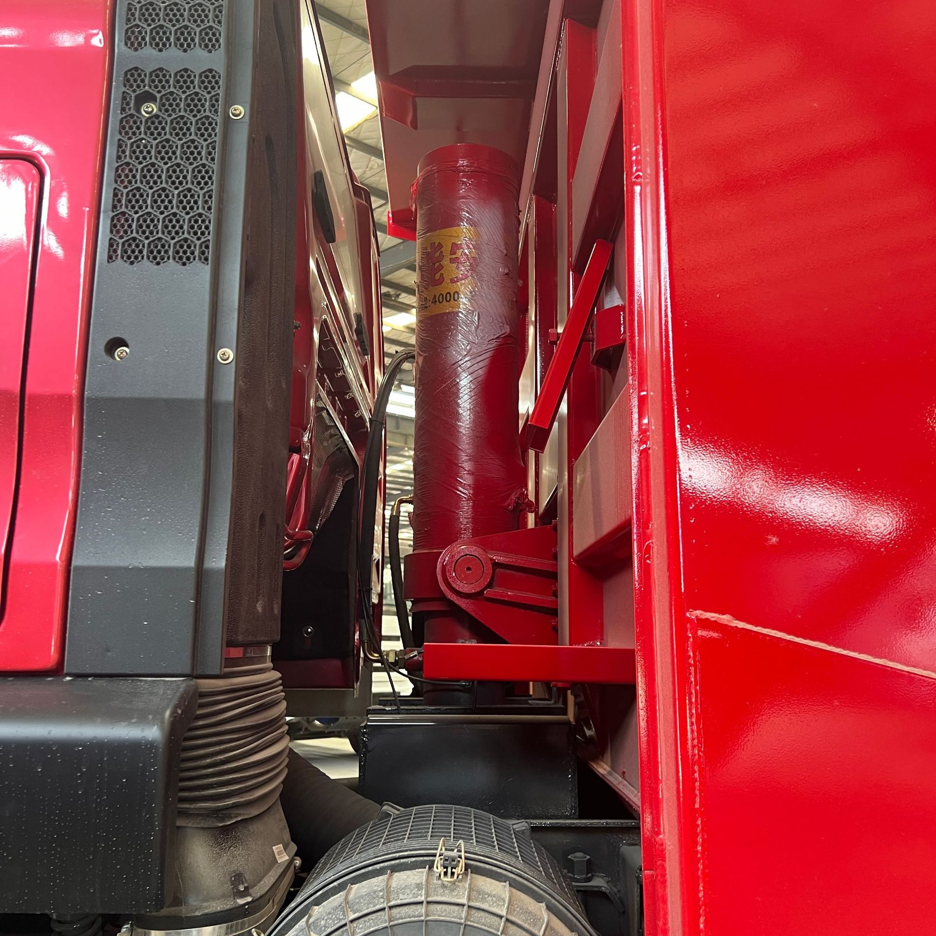 Supply of refurbished Sinotruk HOWO rear eight-wheel dump heavy-duty trucks and rear-tipping soil transport vehicles for Africa and Central Asia