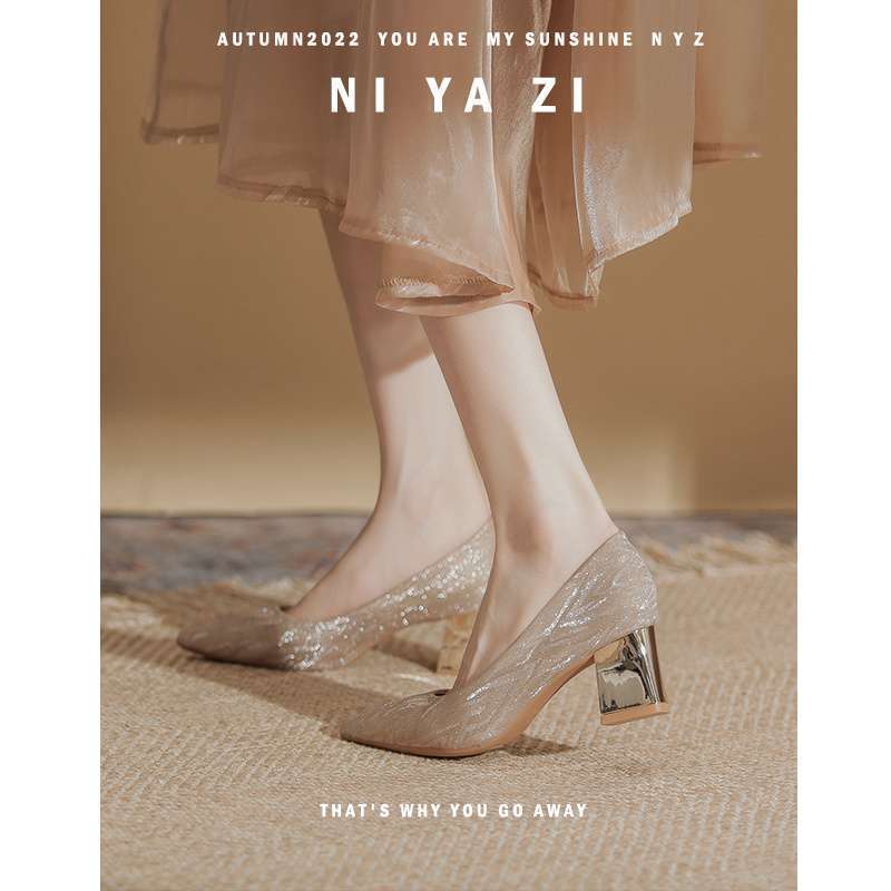 女性用のシャンパンカラーのウェディングシューズ、厚いヒール、足が疲れにくい、スカート付きのブライズメイドシューズ、婚約パーティー、ポインテッドトゥのハイヒール|undefined
