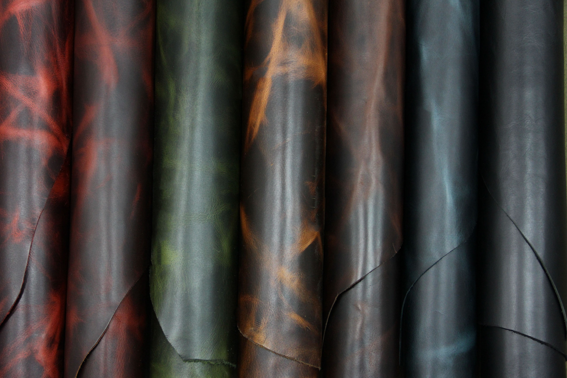 厂家直销水牛蜡感摔纹颜色饱满肉感强箱包手工皮饰真皮真牛皮皮料