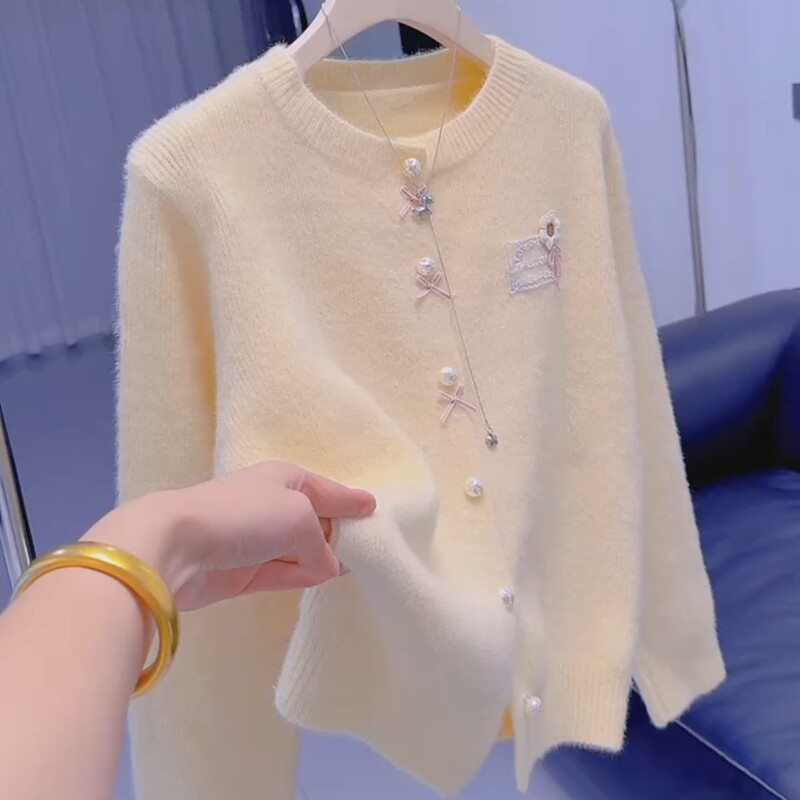 Korean-style sweet, soft, comfortable, age-reducing knitted cardigan for women, 2026 spring new stylish fashion sweater Korean-style sweet, soft, comfortable, age-reducing knitted cardigan for women, 2026 spring new stylish fashion sweater