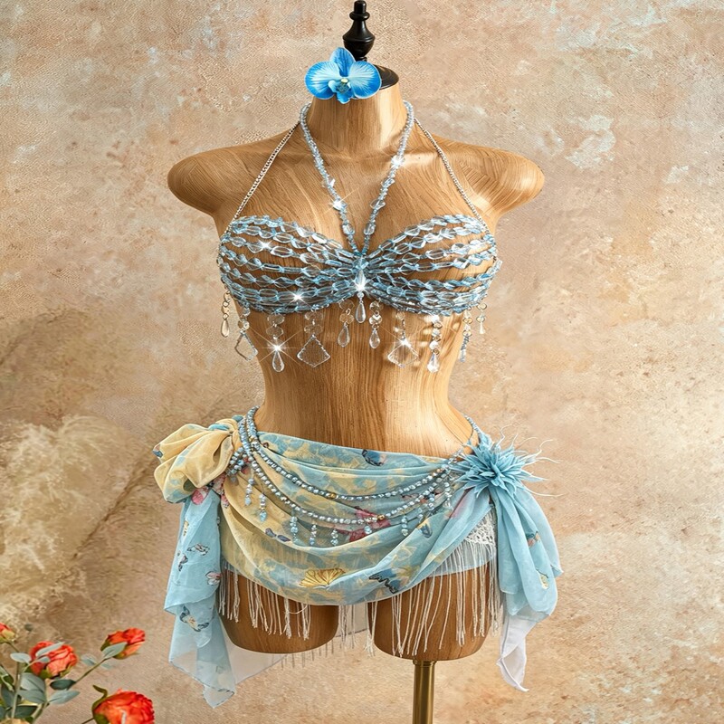 Luxurious and sexy halter neck strap vacation-style bra with diamonds, suitable for electric music festivals, revealing backless hot girl rhinestone chest chain