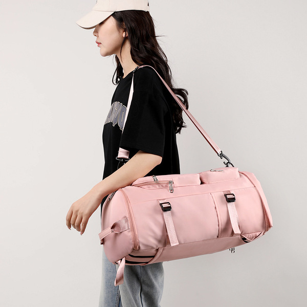 Capacious travel bag for men and women