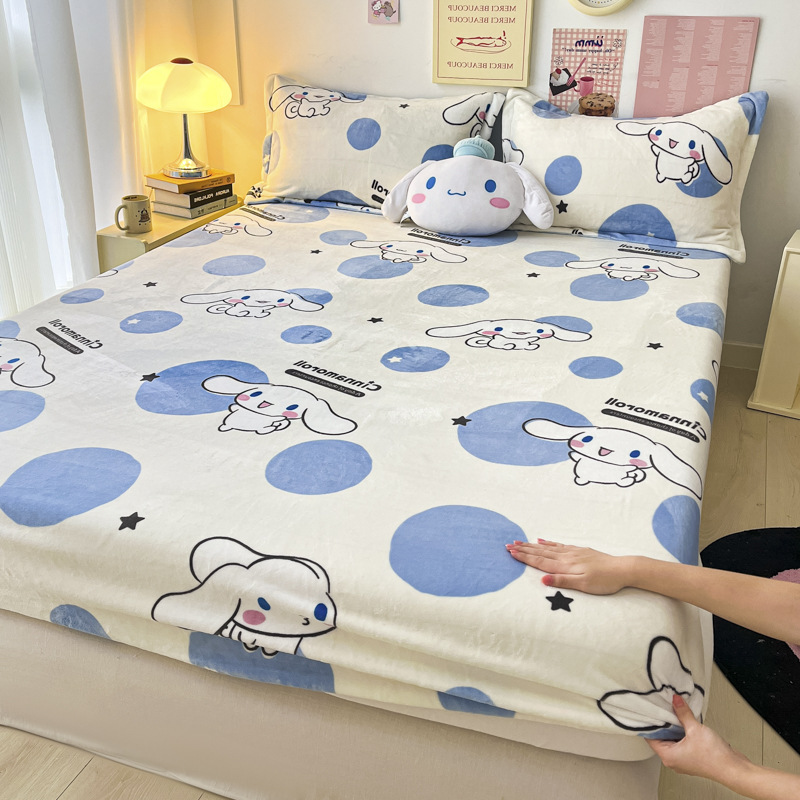 Nuevo Sanrio coolomi leche de terciopelo sábana ajustable de tres piezas conjunto Otoño e Invierno engrosada terciopelo de coral de dibujos animados colchón cubierta protectora