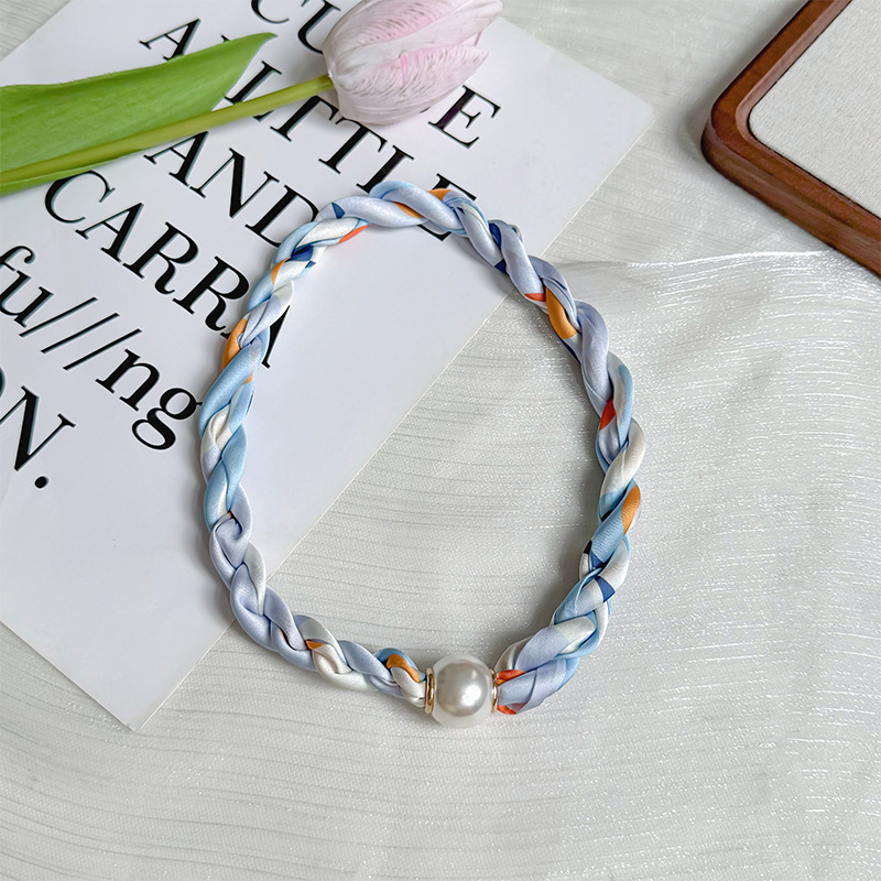 Collar de perlas de hebilla de atracción primavera y otoño verano decoración de cuello pequeña bufandas de mujer camisa de pañuelo de seda girada al por mayor