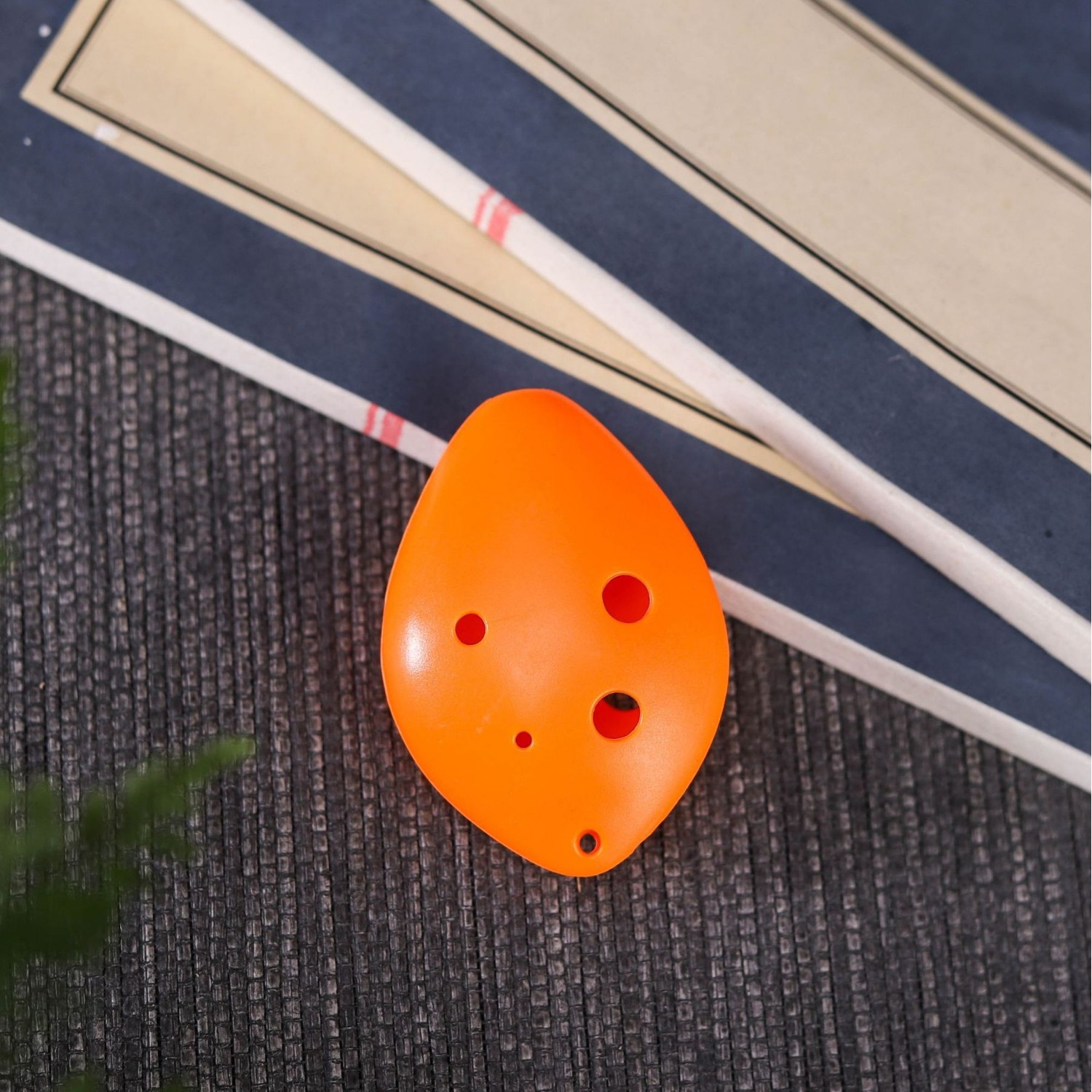 Ocarina 6 agujeros de seis agujeros de plástico agudos C-tono Ocarina SC-tono de plástico Ocarina al por mayor con cordón