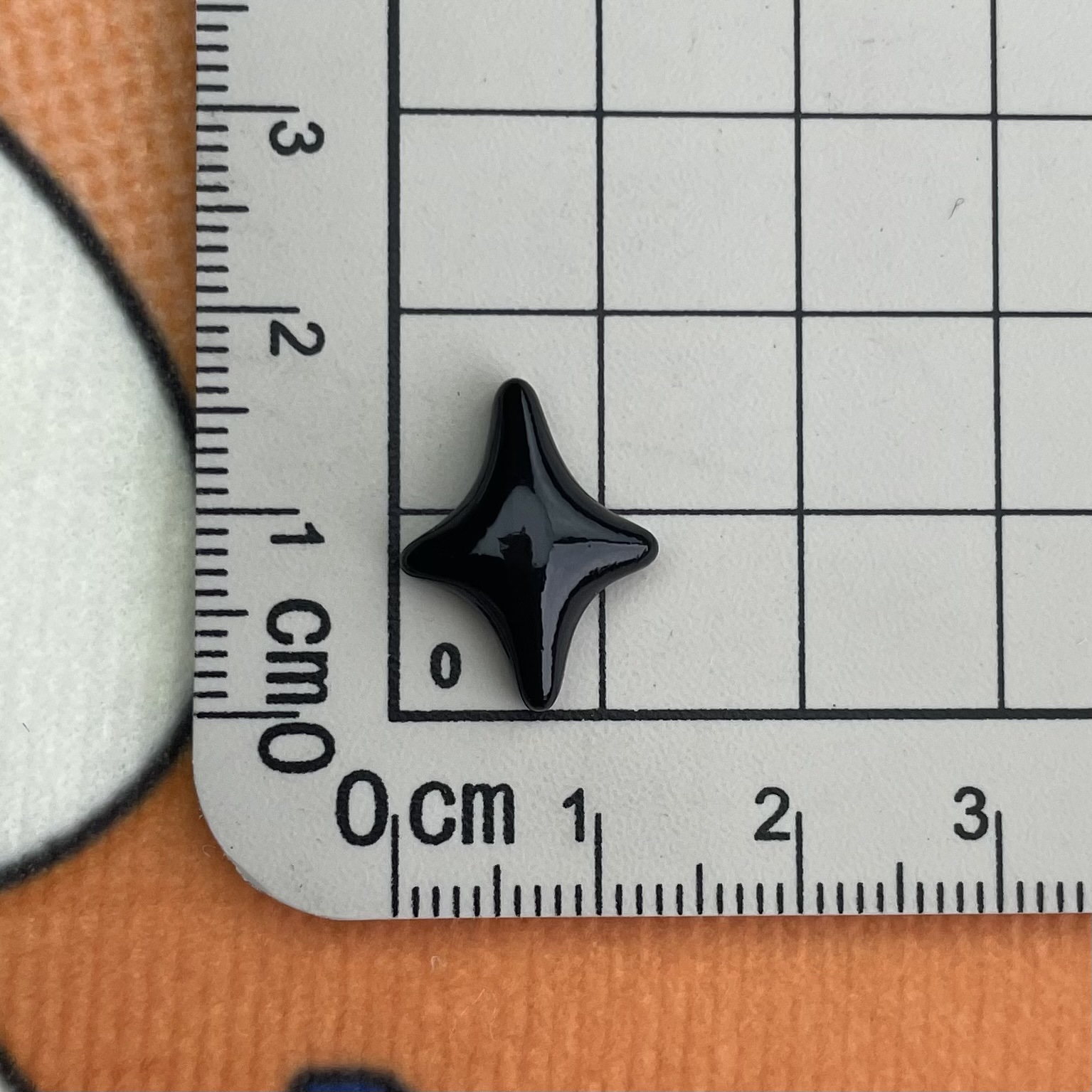 05 * Estrella negra de cuatro esquinas pequeña