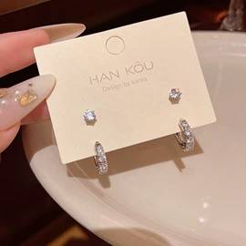 耳环;项链;耳钉