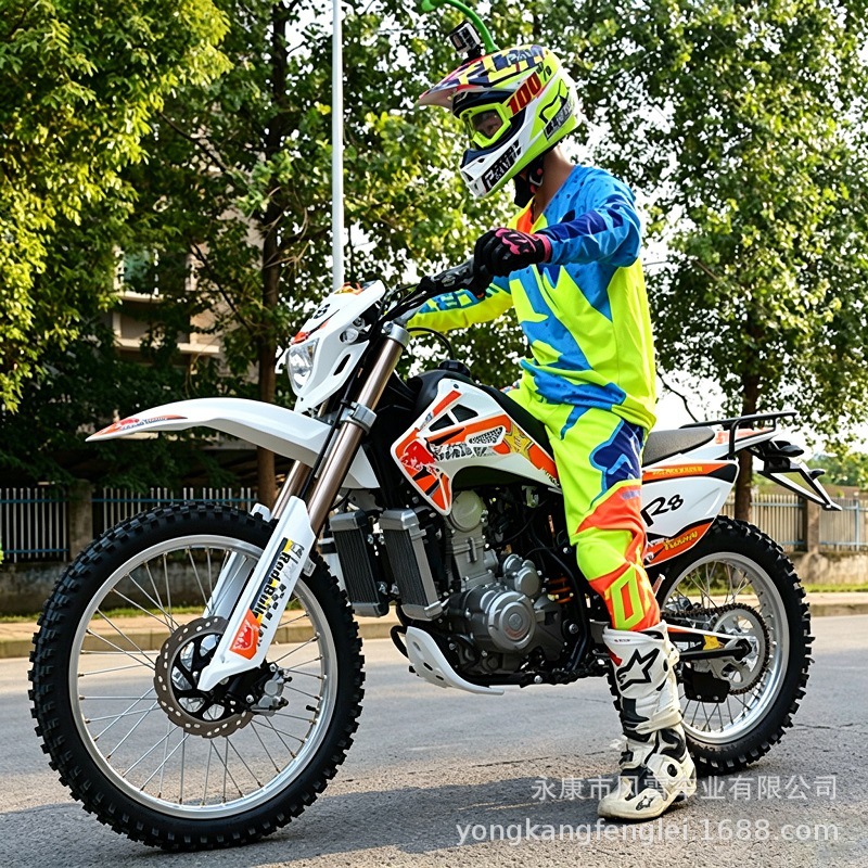 Motocicleta Todoterreno con Enfriamiento por Agua R8 300cc de Hierro y Plástico con Transmisión por Cadena
