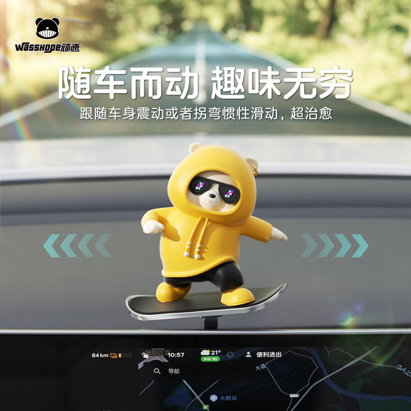 Coche patineta oso adornos deslizantes coche dibujos animados oso en movimiento pantalla de control central panel de instrumentos oso nuevo adornos de coche