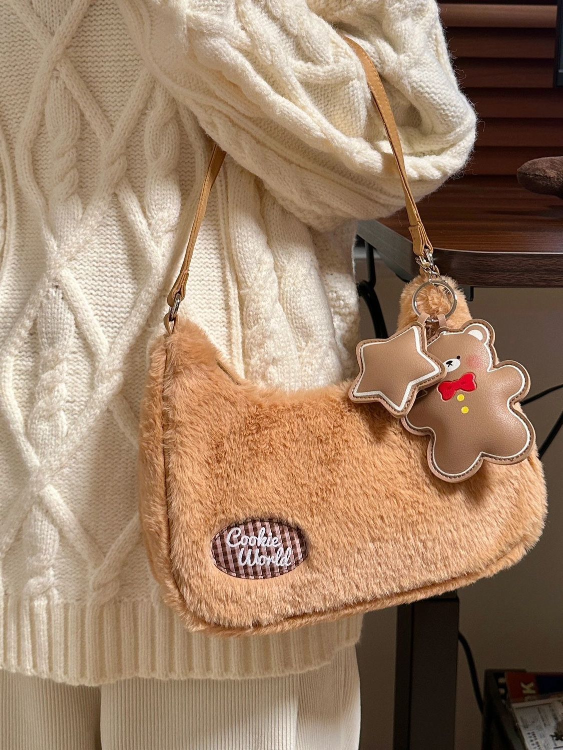 New 2023 Autumn/winter Luxury Plush Bag Women's Cute Plush Handheld Underarm Bag Cross Shoulder Bag_voghion.com