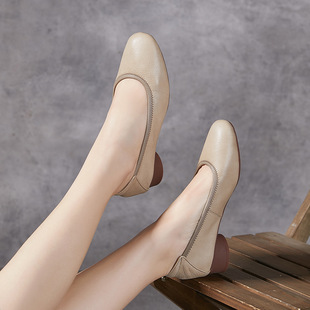 Dongguan Black Genuine Leather Women's Work Shoes Professional plus size Shoes Round-toe Mother Shoes Shallow Mouth Thick Heeled Women's Leather Shoes