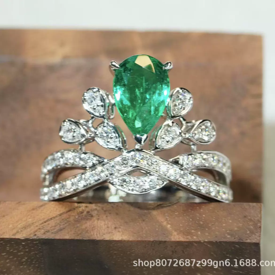 18K金祖母绿水滴形皇冠戒指工厂加工镶嵌欧美经典款