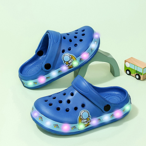 Luminous Astronaut Glowing Holes Breathable LED Shoes Outdoor Sandals with Upturned Toe Beach Shoes for Children Beach Drag Shoes