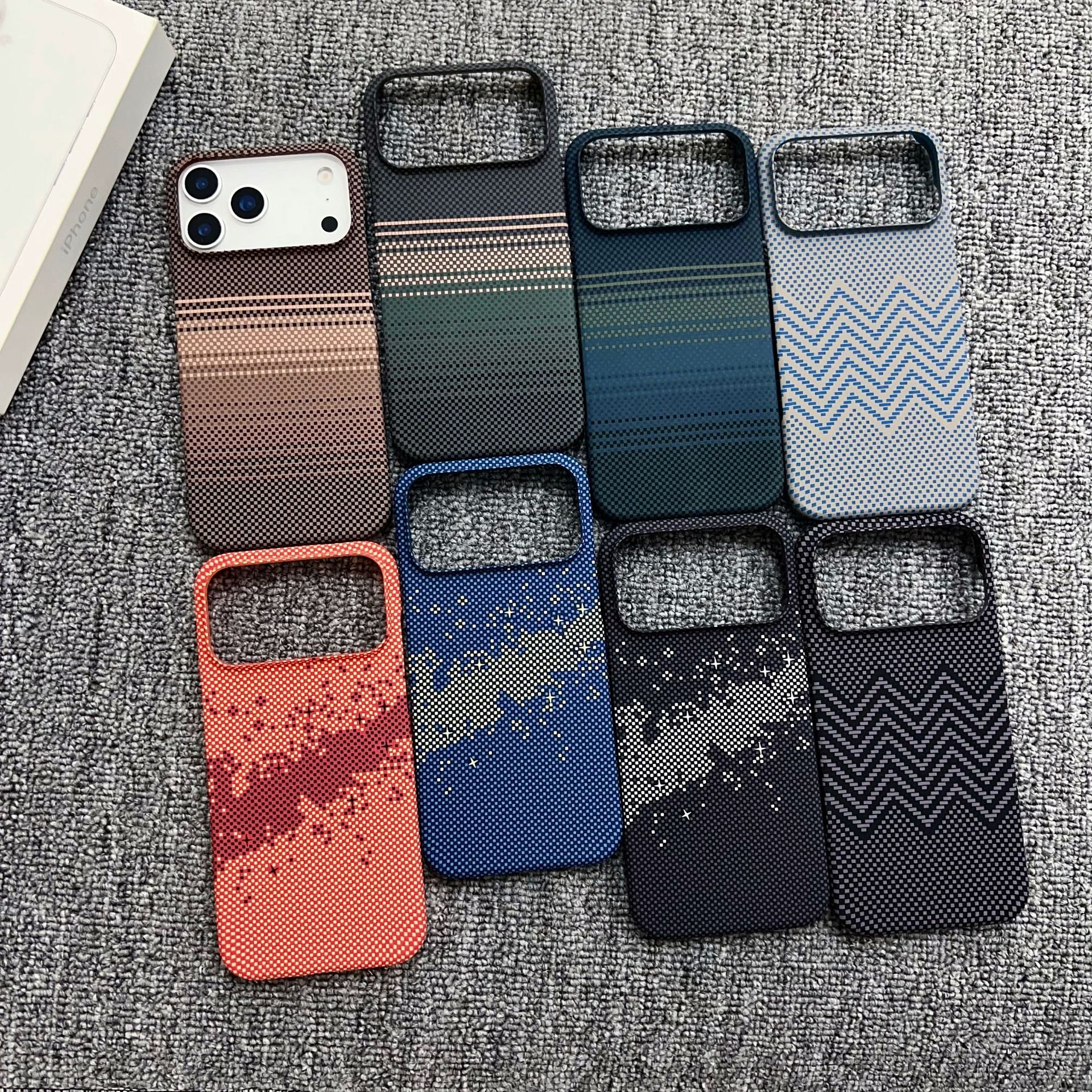 Coque Magnétique Iphone 17 Pro Max Texture Fibre Carbone Kevlar_voghion.com