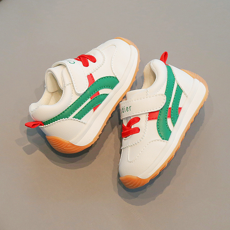 2024 otoño zapatos de cuero para niños al por mayor zapatos de argán de fondo suave zapatos para correr zapatillas de deporte estilo coreano entrega