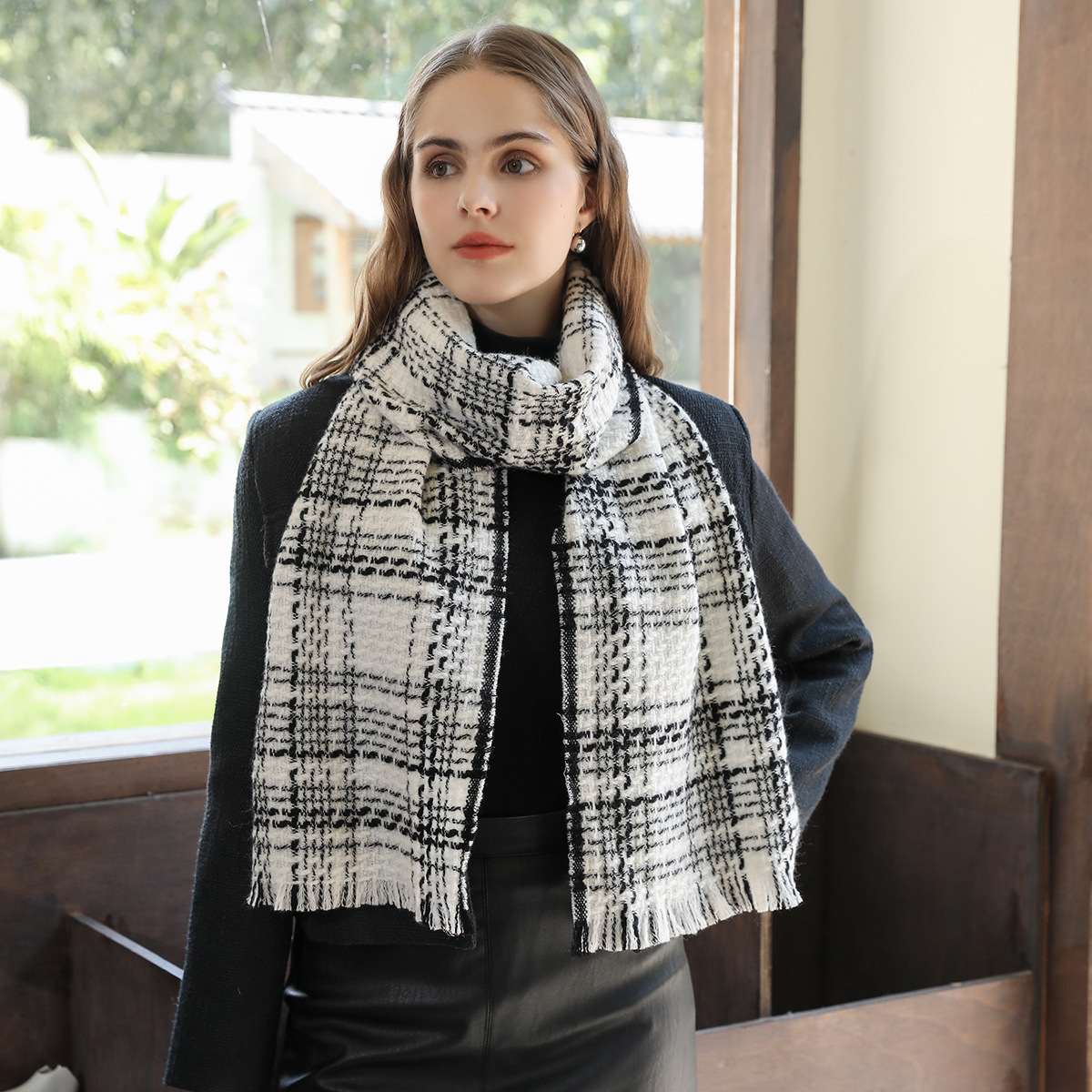 Xiaoxiang viento ligero lujoso blanco y negro tejido bufandas de lana invierno de mujeres coreanas simple de alto nivel de moda moda moda moda