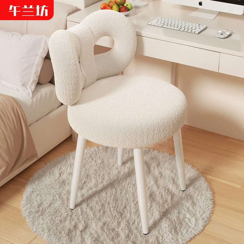 Стул для макияжа для спальни девочек, современный минималистичный табурет для туалетного столика, легкий роскошный маникюрный подъемник со спинкой в ​​виде банта.
