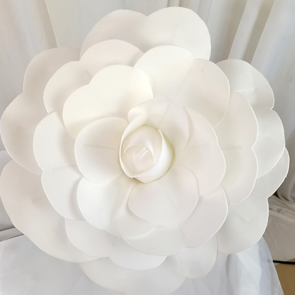 Decoración de pared con flores artificiales grandes con rosas de PE de base plana para escaparates, bodas, eventos, artesanías a gran escala y paisajismo de escaparates.
