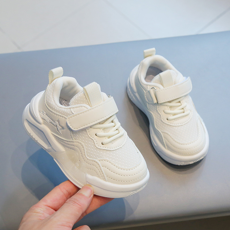 Sapatos brancos infantis 2023 outono novos sapatos esportivos para meninas antiderrapantes tênis de corrida de malha para meninos_voghion.com