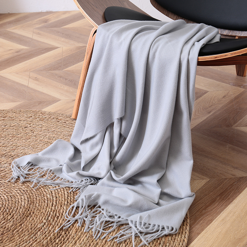 2024 otoño e invierno nuevo estilo color sólido bufanda larga imitación lana brillante textura borla marca negra mantón cálido