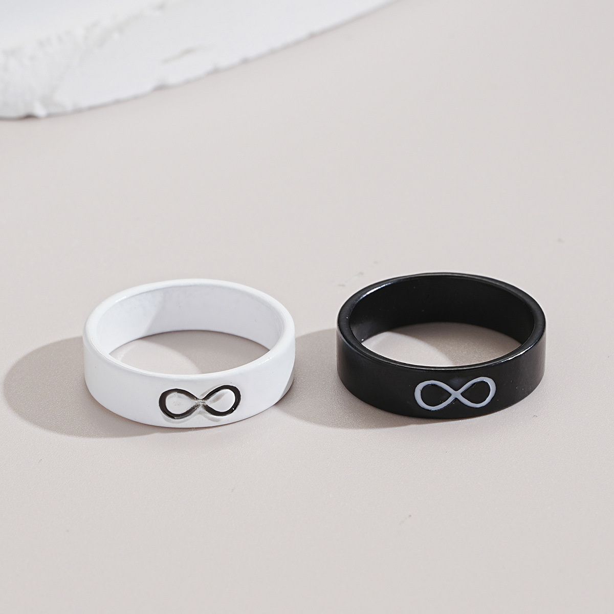 Couple Ring Black And White Lucky 8 Character Design Set_voghion.com