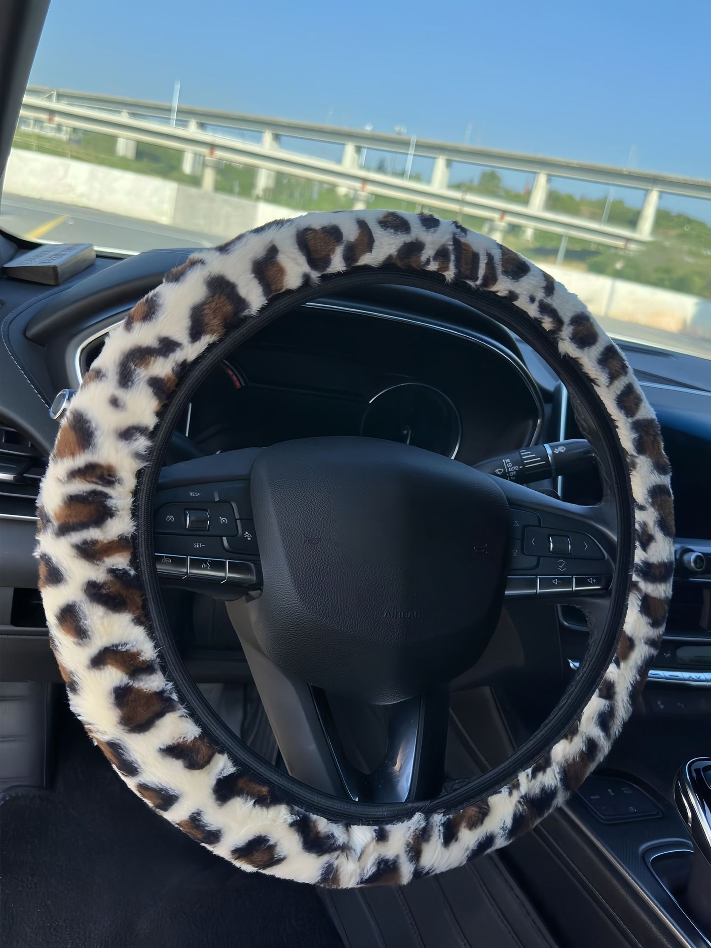 Cross-Border Dropshipping Car Steering Wheel Cover Leopard Print Thickened Winter Cute Non-Slip Warm Leopard Print Rabbit Fur Handle Cover